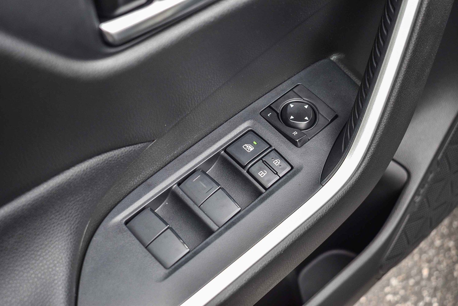 2021 Toyota RAV4 XLE photo 17