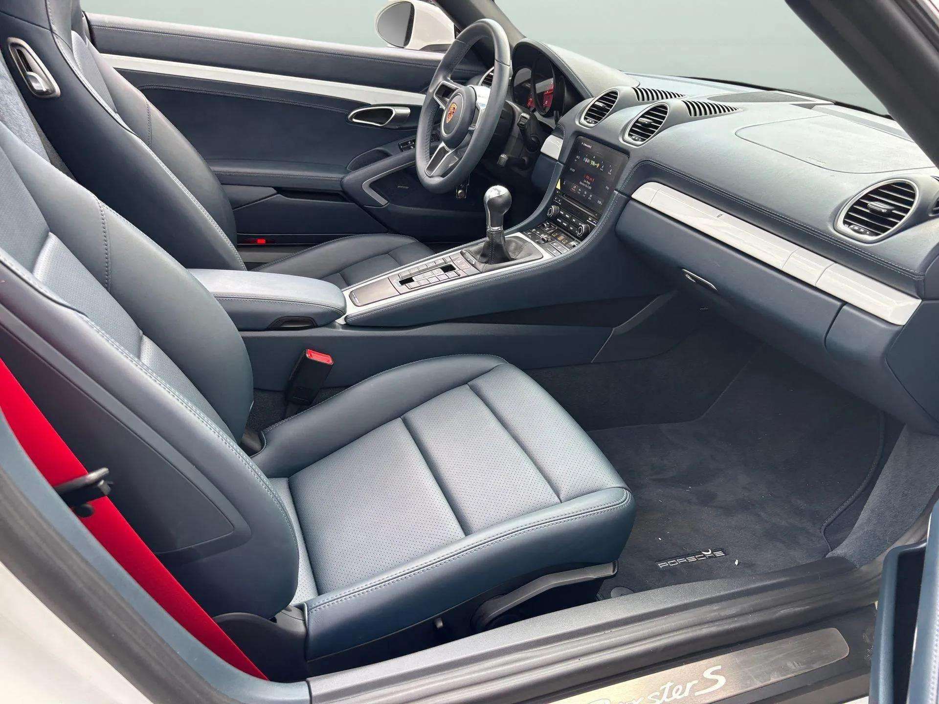 2024 Porsche Boxster S photo 21