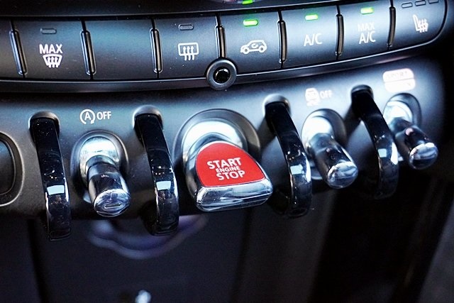 Used 2023 Silver MINI Base image 27