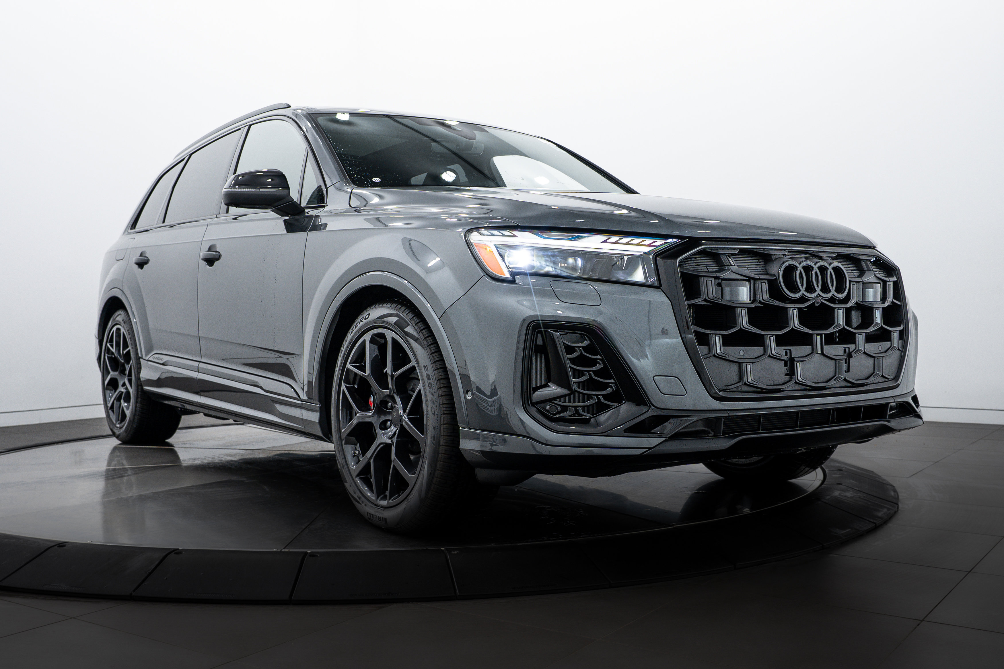 2026 Audi SQ7 Prestige's photo