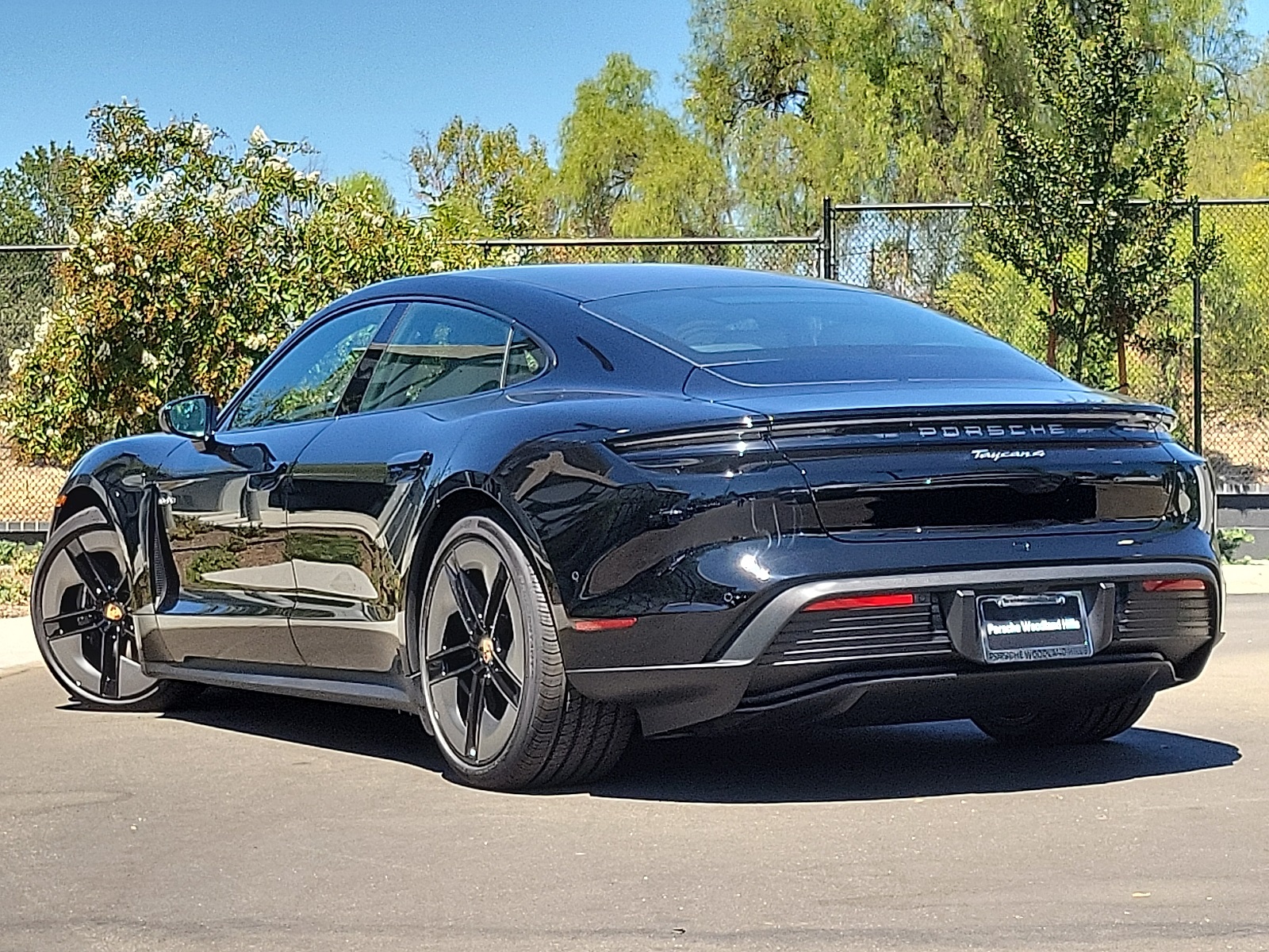 2025 Porsche Taycan photo 3