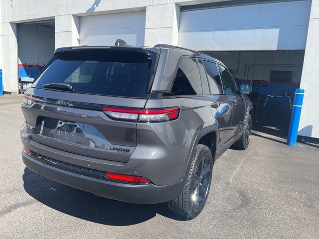 2025 Jeep Grand Cherokee Limited photo 5