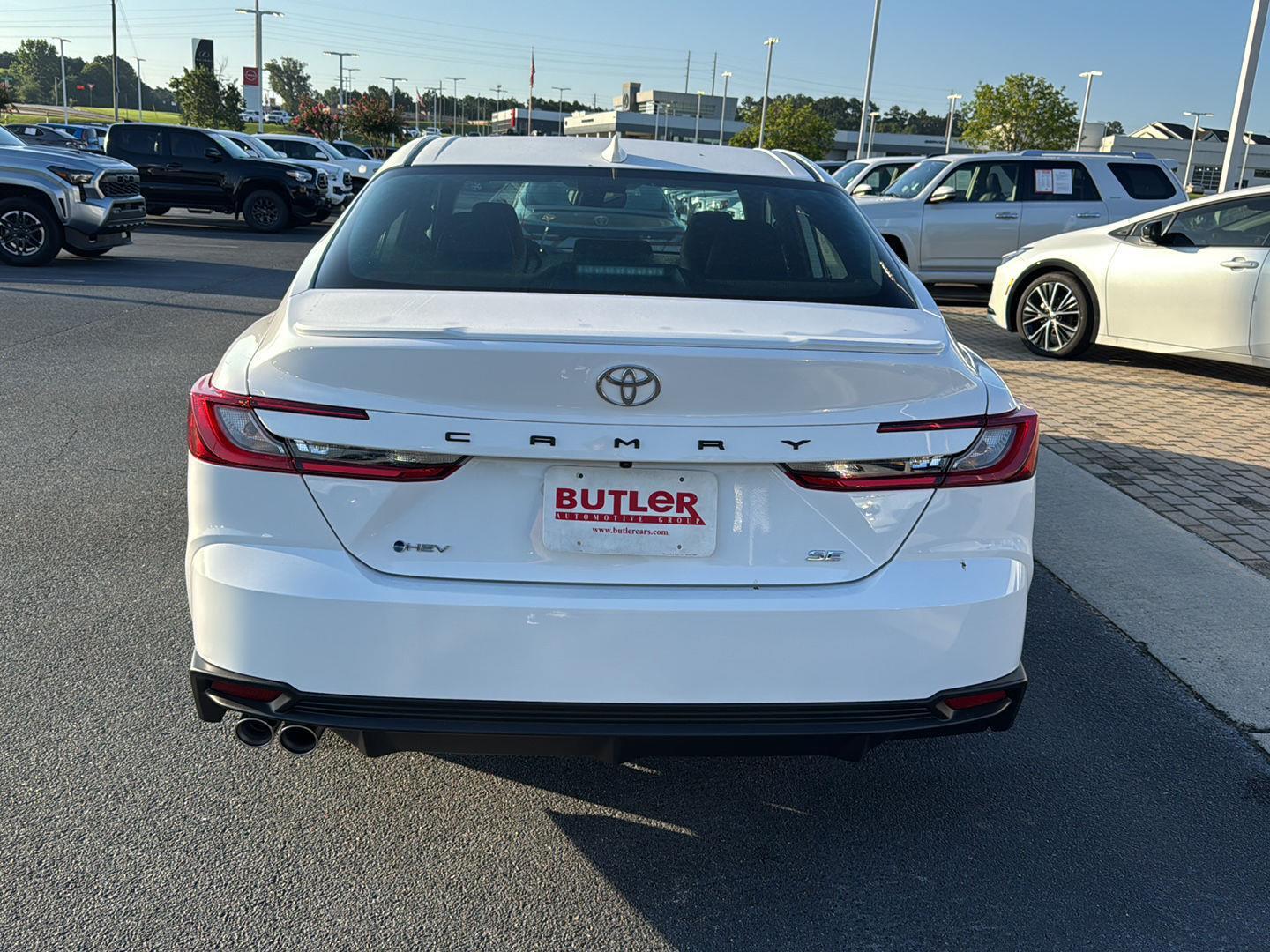 2025 Toyota Camry SE photo 4