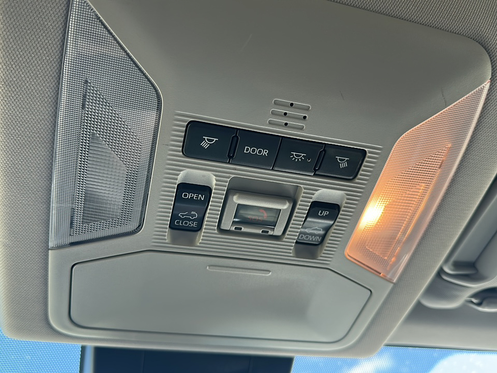 2020 Toyota RAV4 XLE Premium photo 19