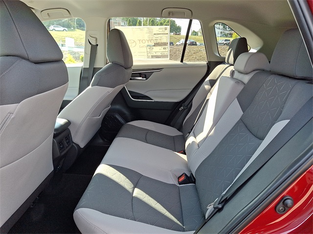2025 Toyota RAV4 Hybrid XLE photo 8