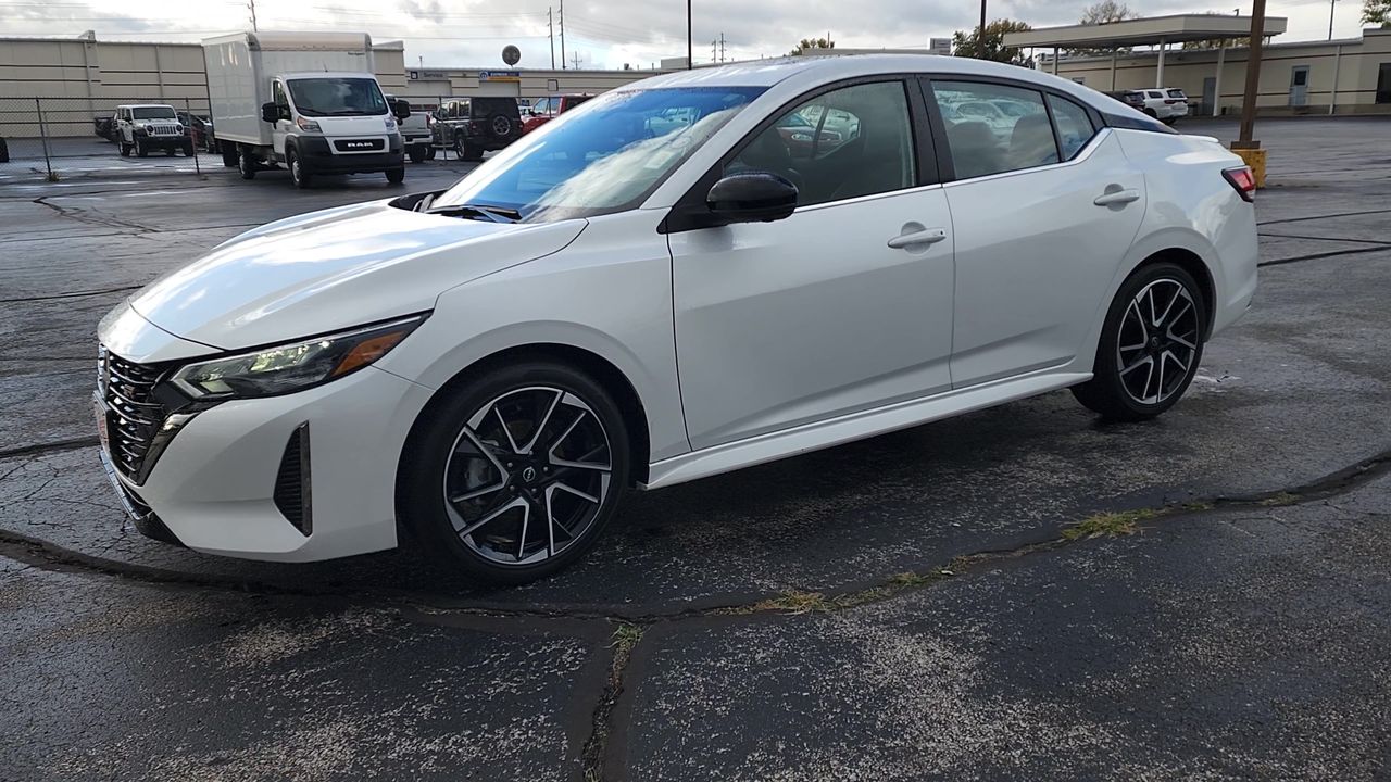 2024 Nissan Sentra SR photo 3
