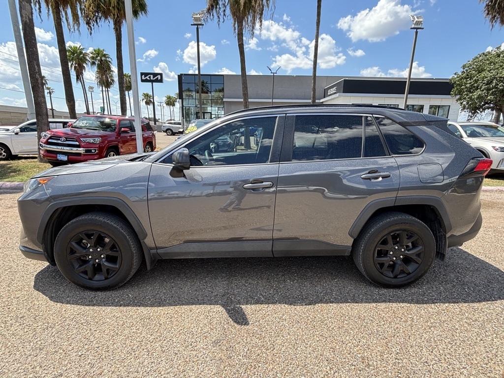 2021 Toyota RAV4 LE photo 3