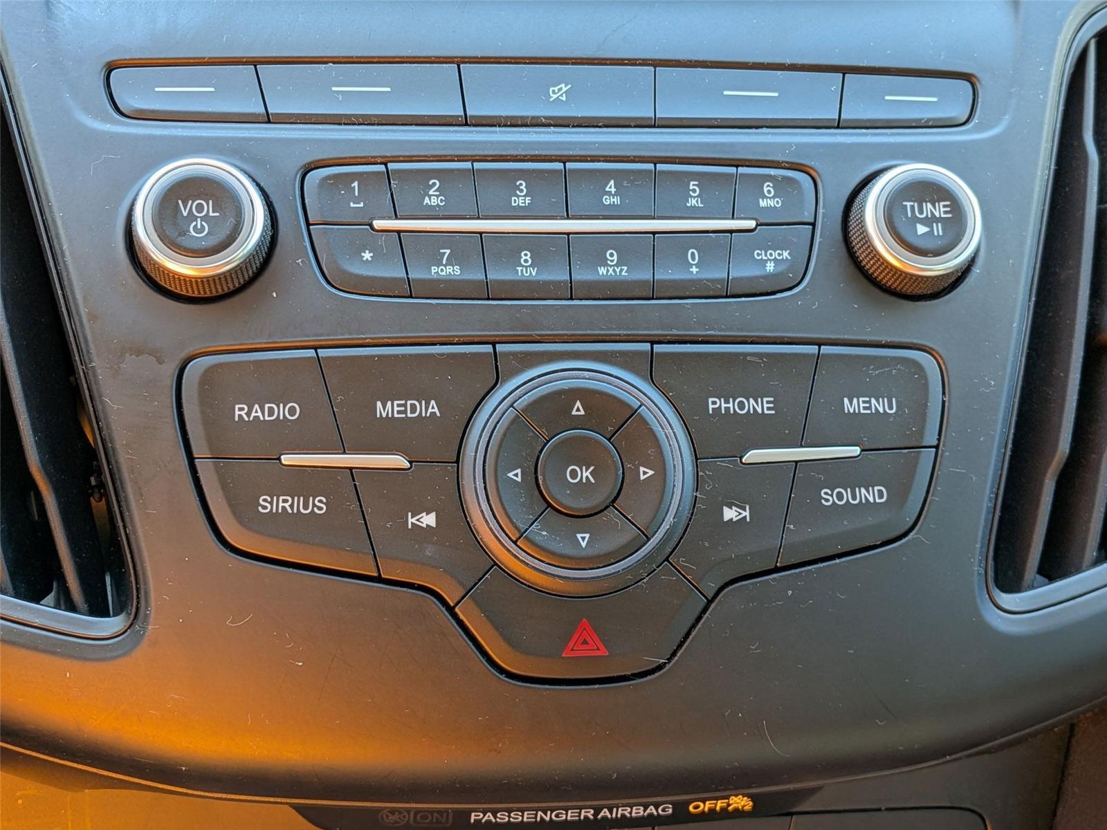 2018 Ford Focus SE photo 22