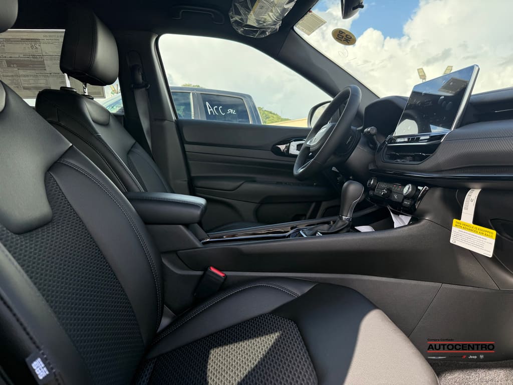 2026 Jeep Compass Latitude photo 4