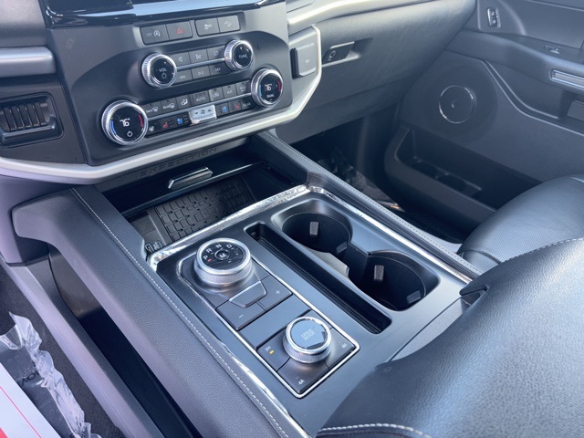 2024 Ford Expedition XLT photo 16