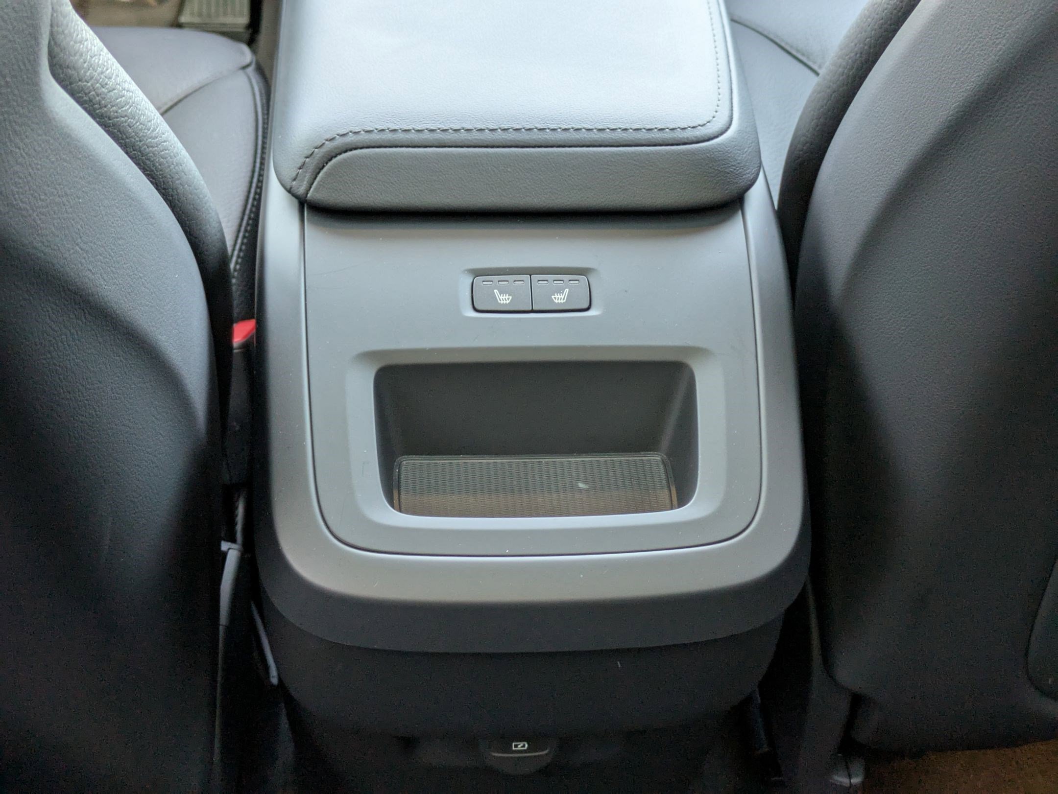 2025 Volvo XC60 Plus photo 27