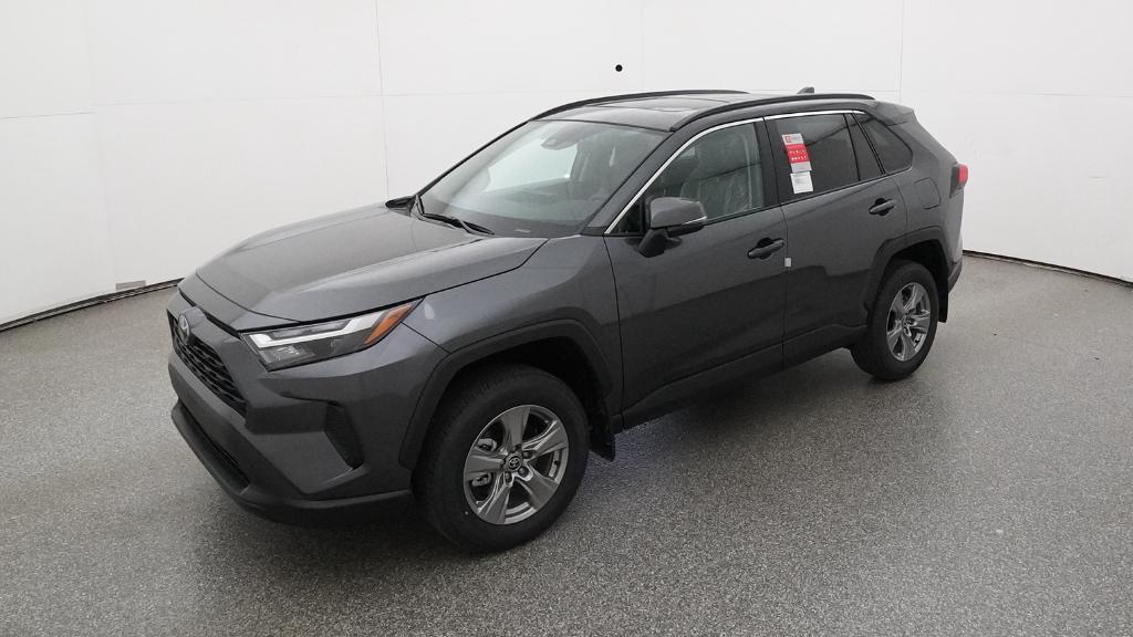 2025 Toyota RAV4 XLE's photo