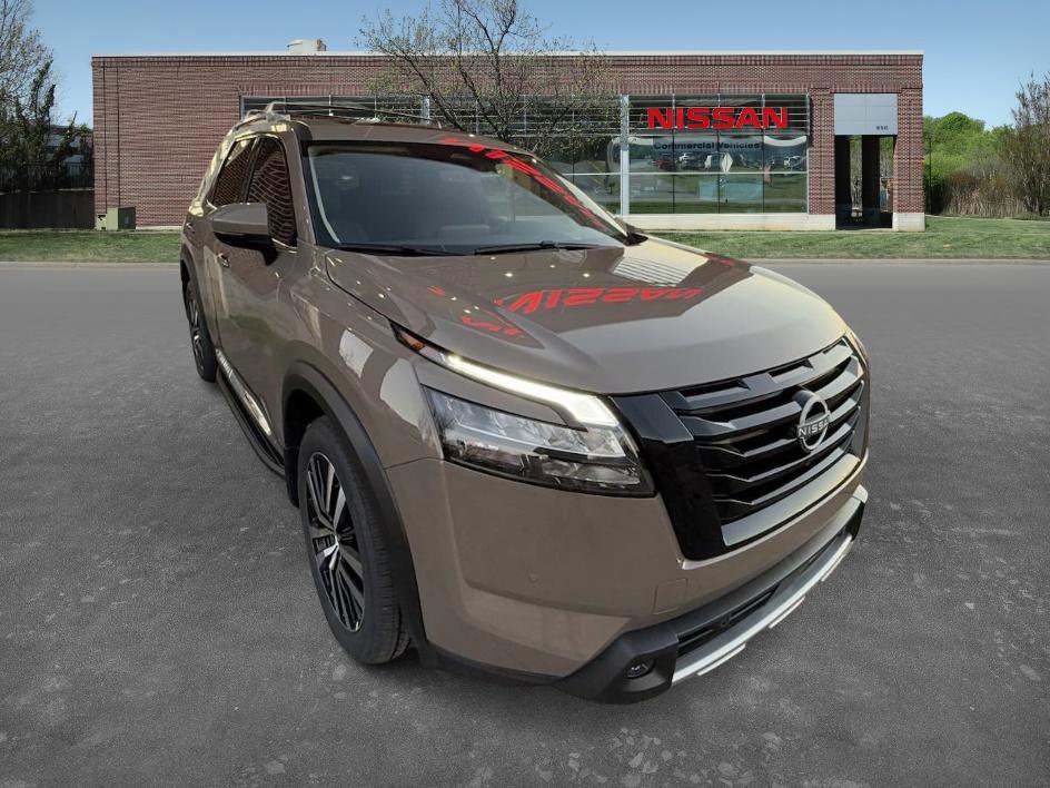 2025 Nissan Pathfinder Platinum photo 2