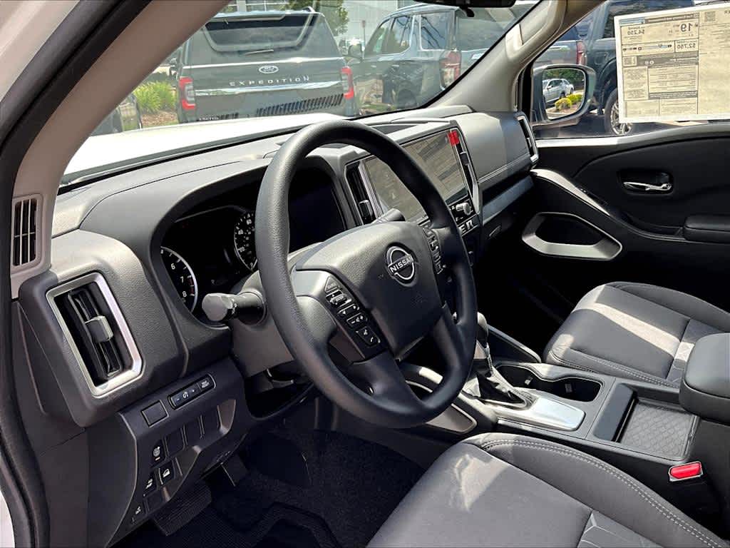 2025 Nissan Frontier SV photo 8
