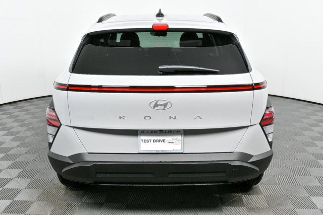 2025 Hyundai Kona SEL photo 4
