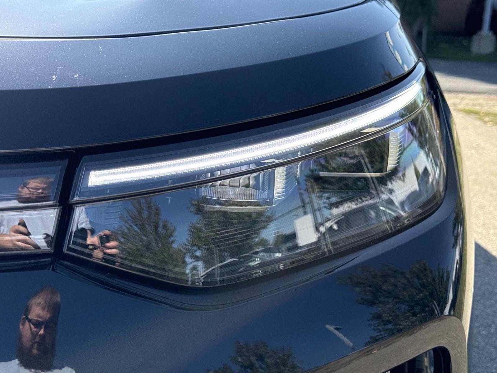 2025 Volkswagen Tiguan SE photo 3