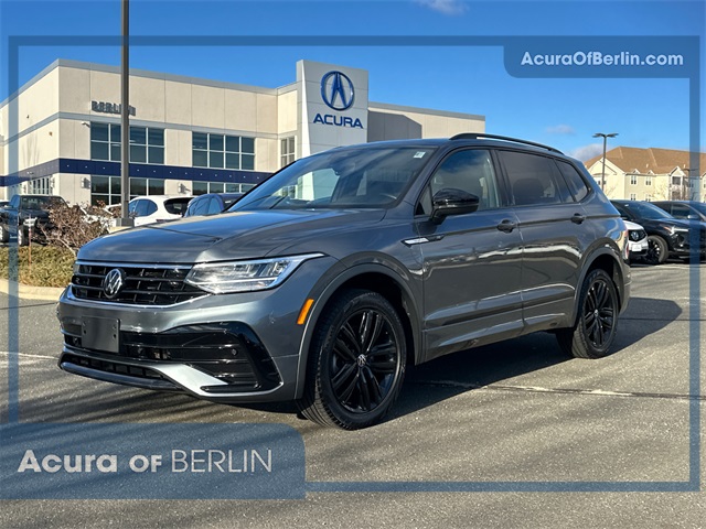 2022 Volkswagen Tiguan SE R-LINE BLACK's photo