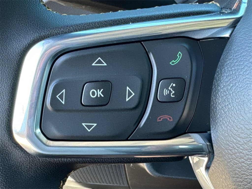 2025 Jeep Wrangler Sahara photo 32