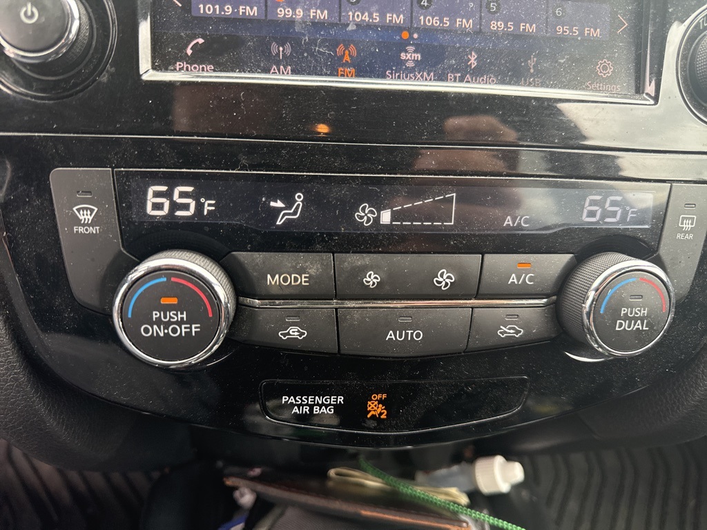 2018 Nissan Rogue SV photo 6