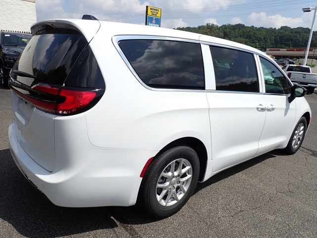 2025 Chrysler Pacifica photo 6