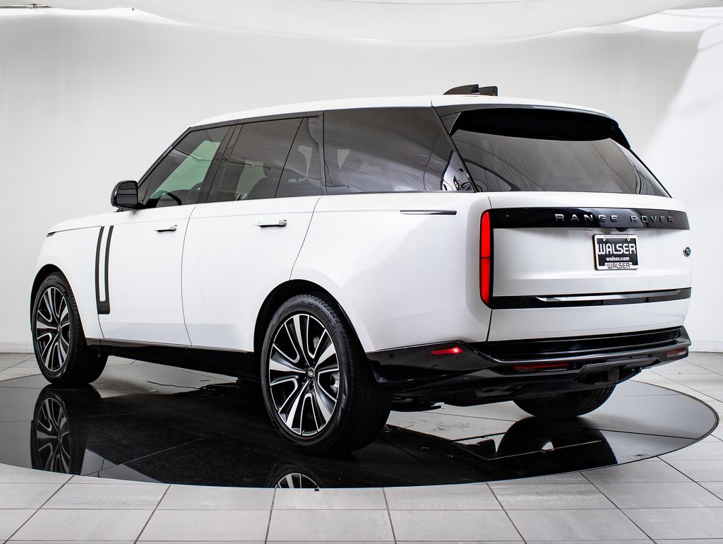 2023 Land Rover Range Rover SE photo 6