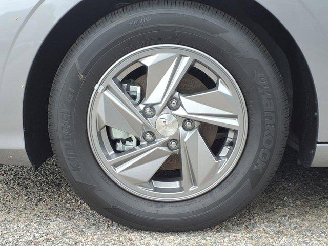 2025 Hyundai Elantra SE photo 4