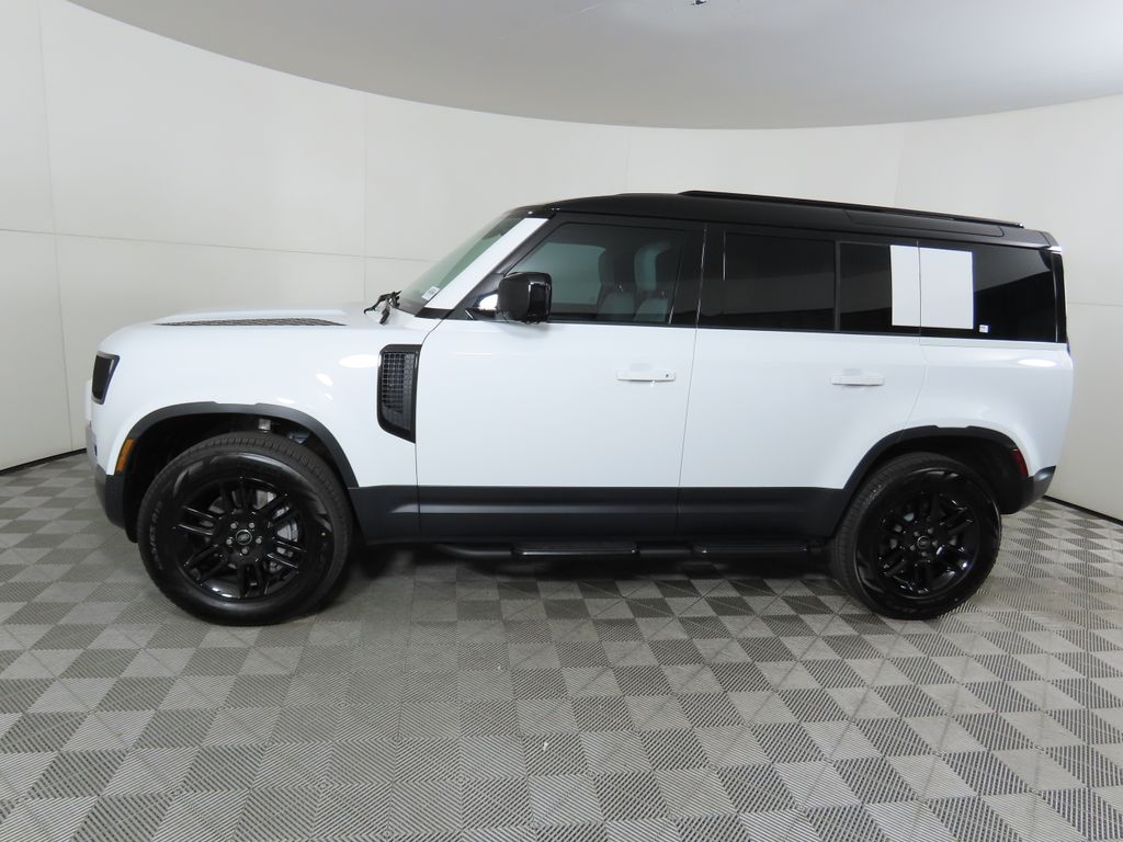 2025 Land Rover Defender 110 S photo 6