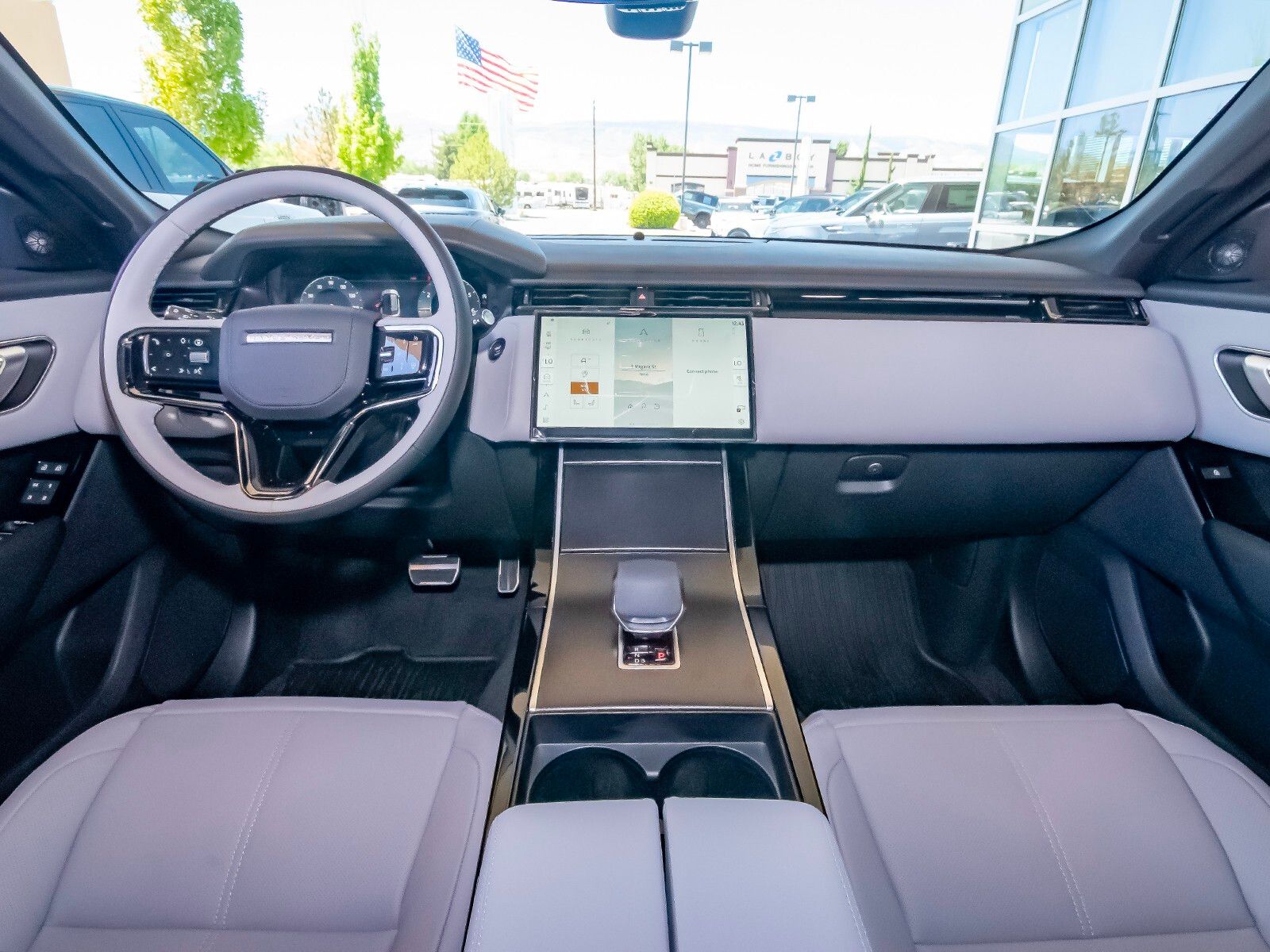 2026 Land Rover Range Rover Velar SE photo 33