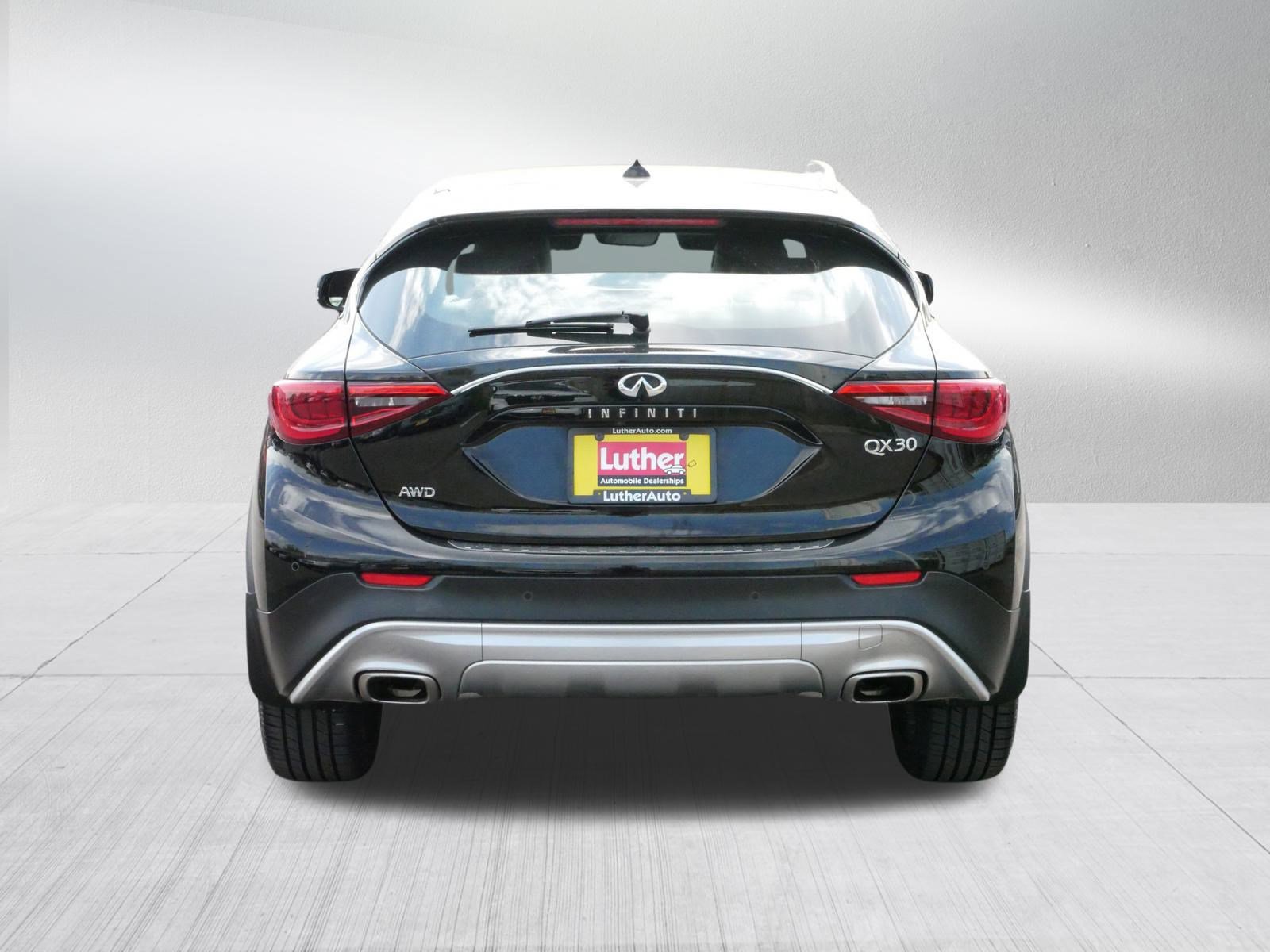 2017 Infiniti QX30 Premium photo 6