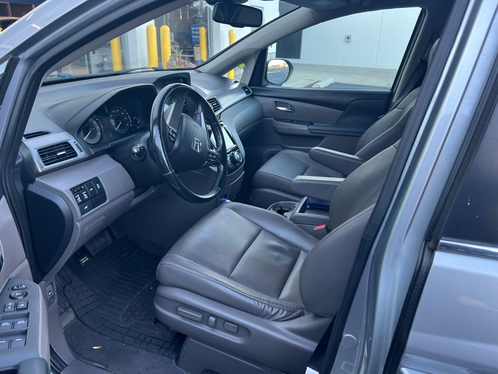 2016 Honda Odyssey EX-L photo 2