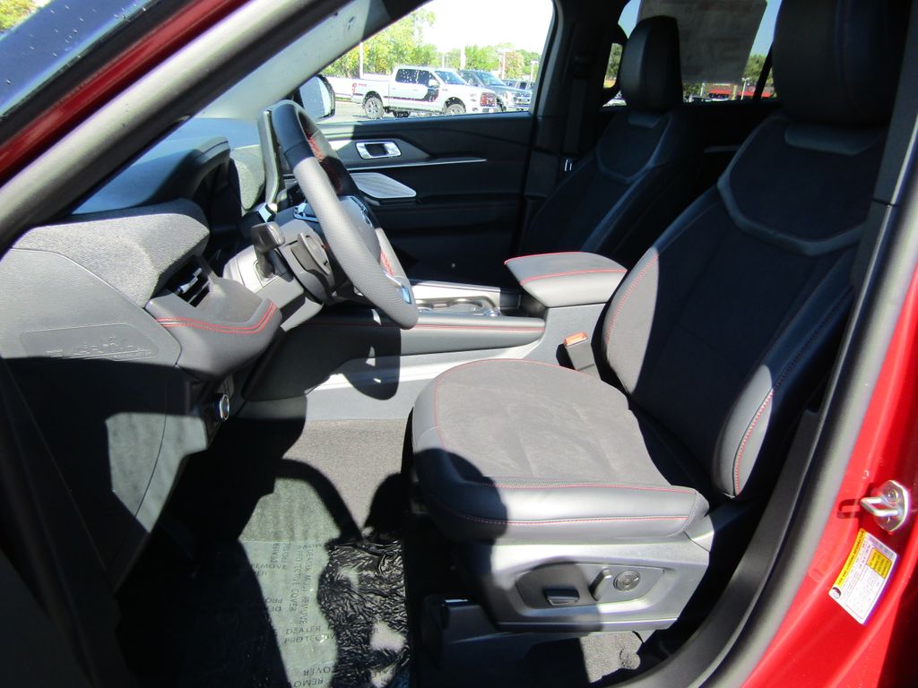 2025 Ford Explorer ST photo 10