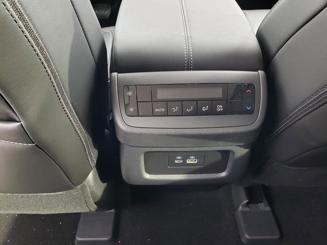 2025 Nissan Pathfinder SL photo 11