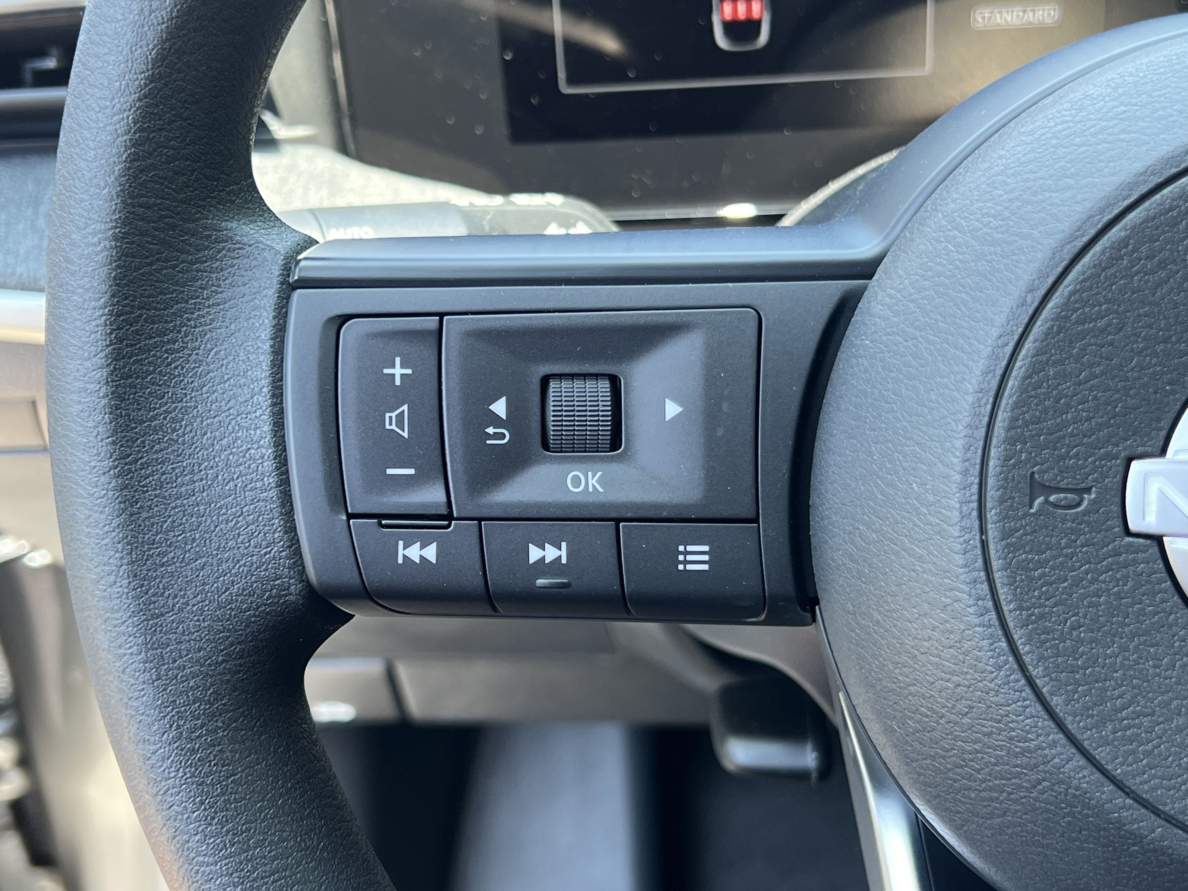 2025 Nissan Kicks SV photo 7