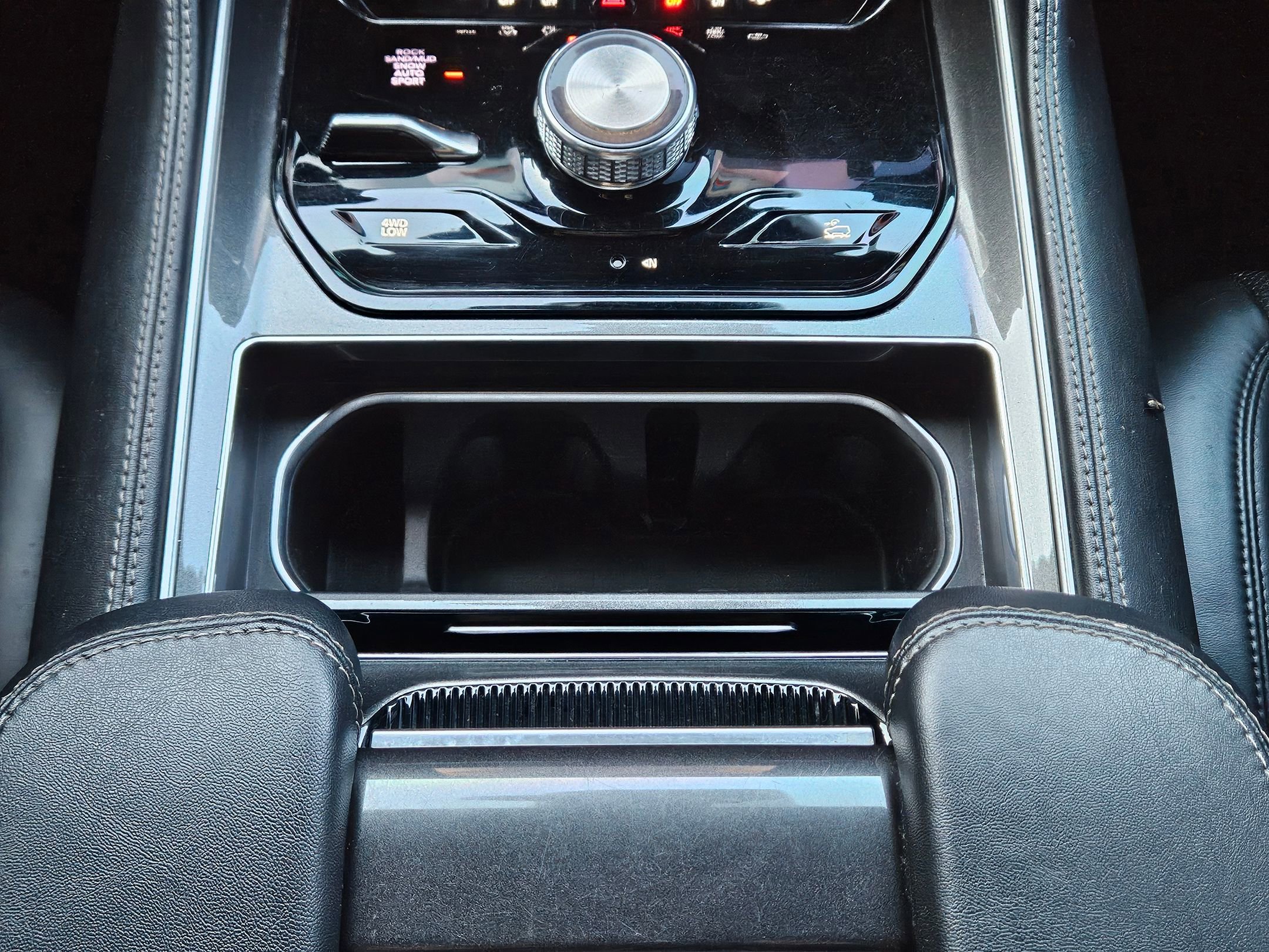 2023 Jeep Wagoneer Base photo 12