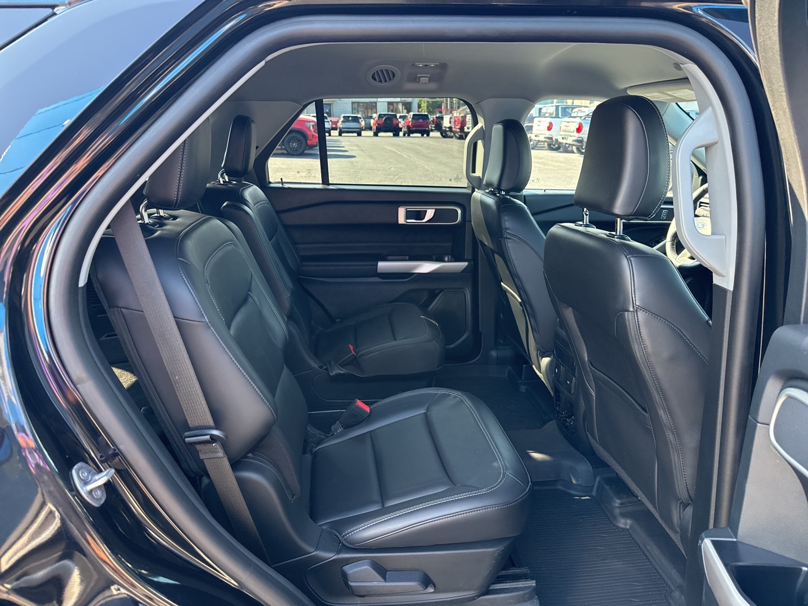 2023 Ford Explorer XLT photo 26