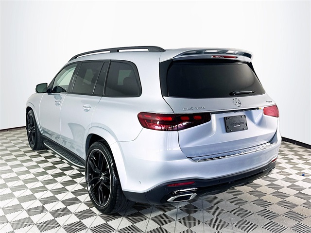 2026 Mercedes Benz GLS 450 4MATIC photo 3
