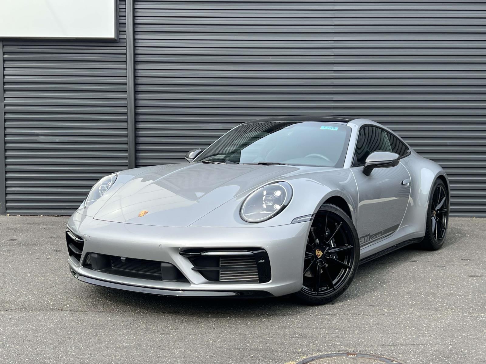 2024 Porsche 911 T's photo