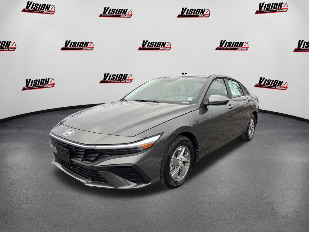 2026 Hyundai Elantra SE's photo