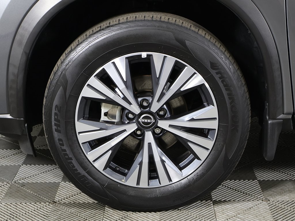 2022 Nissan Rogue SV photo 17
