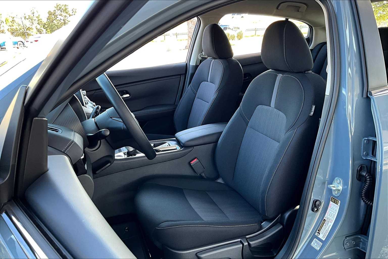 2025 Nissan Sentra SV photo 9