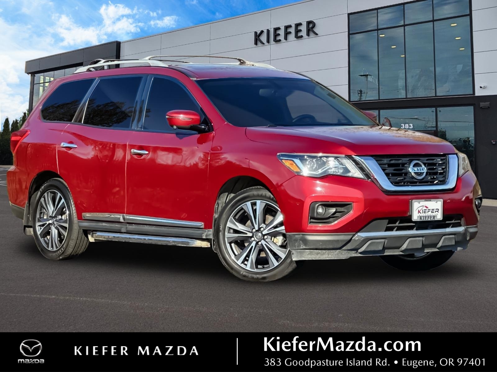 2019 Nissan Pathfinder Platinum's photo