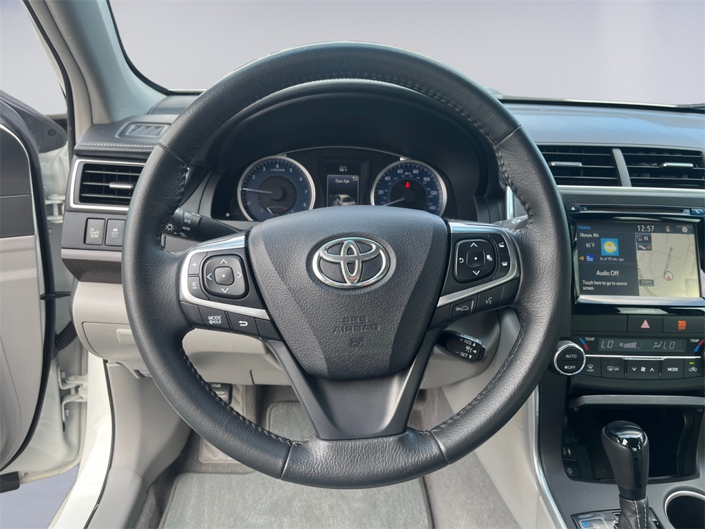 2017 Toyota Camry XLE photo 13