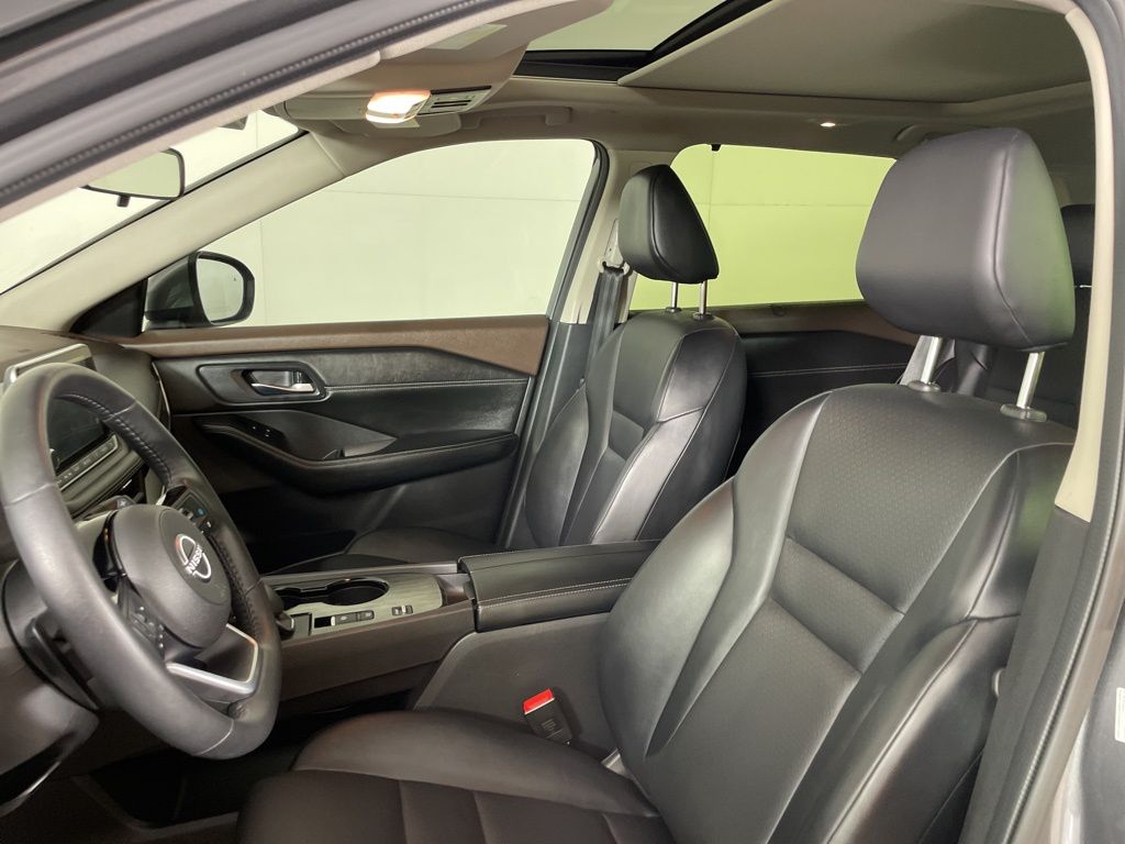 2023 Nissan Rogue SV photo 18