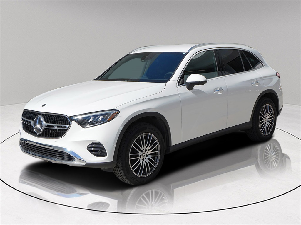 2025 Mercedes Benz GLC 300 photo 3