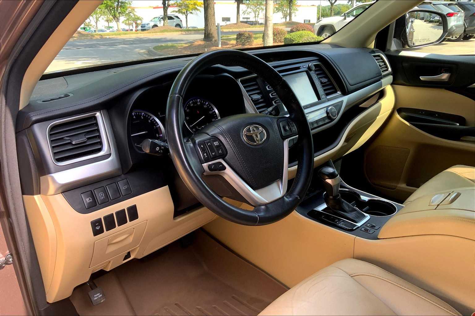 2017 Toyota Highlander XLE photo 16