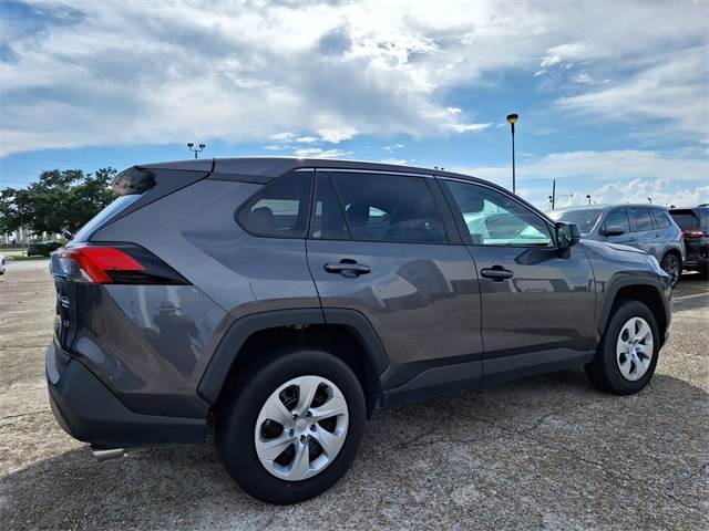 2024 Toyota RAV4 LE photo 5