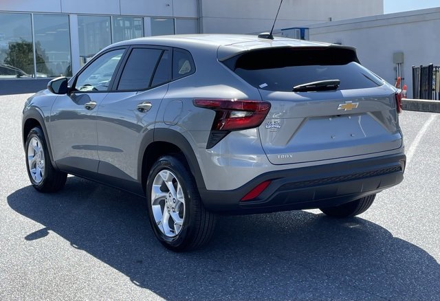 2026 Chevrolet Trax LS photo 2