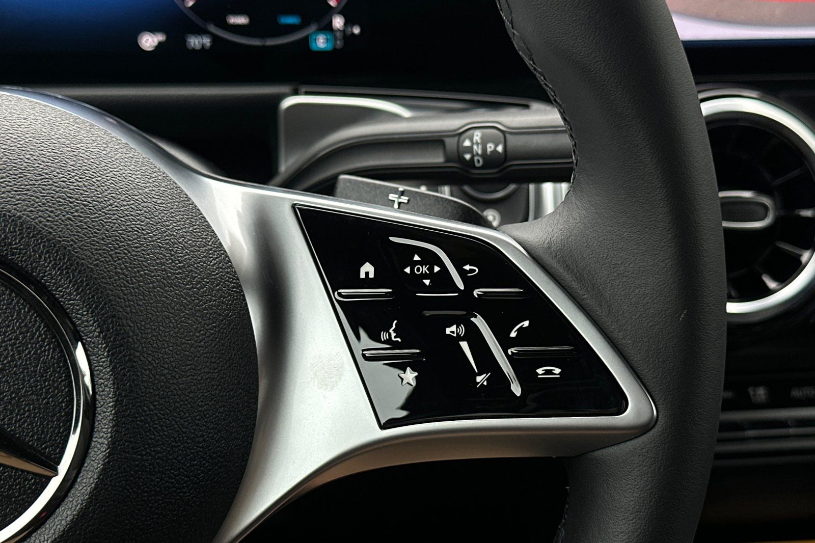 2025 Mercedes Benz GLB 250 photo 22
