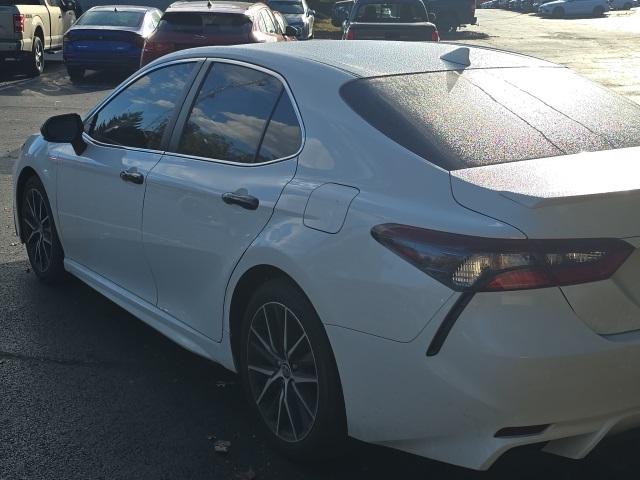 2022 Toyota Camry SE photo 3