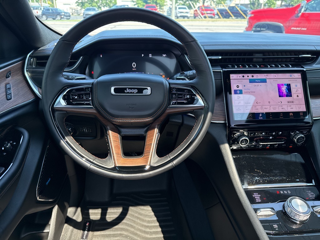 2023 Jeep Grand Cherokee Summit photo 13